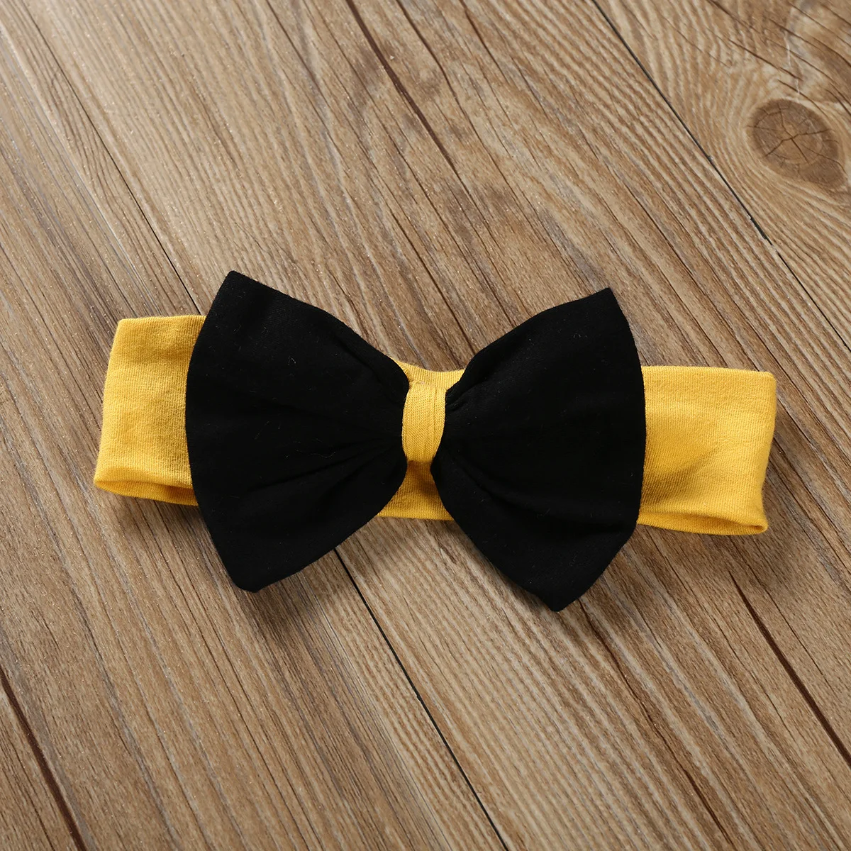 Baby suit summer short-sleeved letter triangle yellow shorts bow tie three-piece sports | Детская одежда и обувь