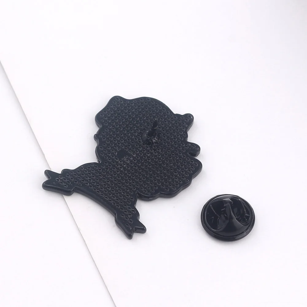 Брошь с эмалью в виде персонажа из фильма X файлы бетти и никогда больше не