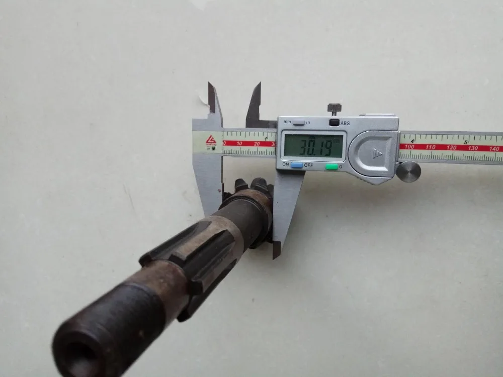 売却 スパイラル傘歯車用フロントアクスル用シャフトと山東泰山モデル TS304 、部品番号: