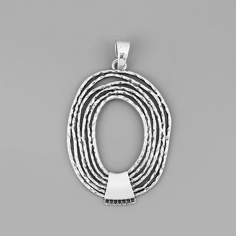 Большие кольца в форме молотка с несколькими круглыми кольцами подвески