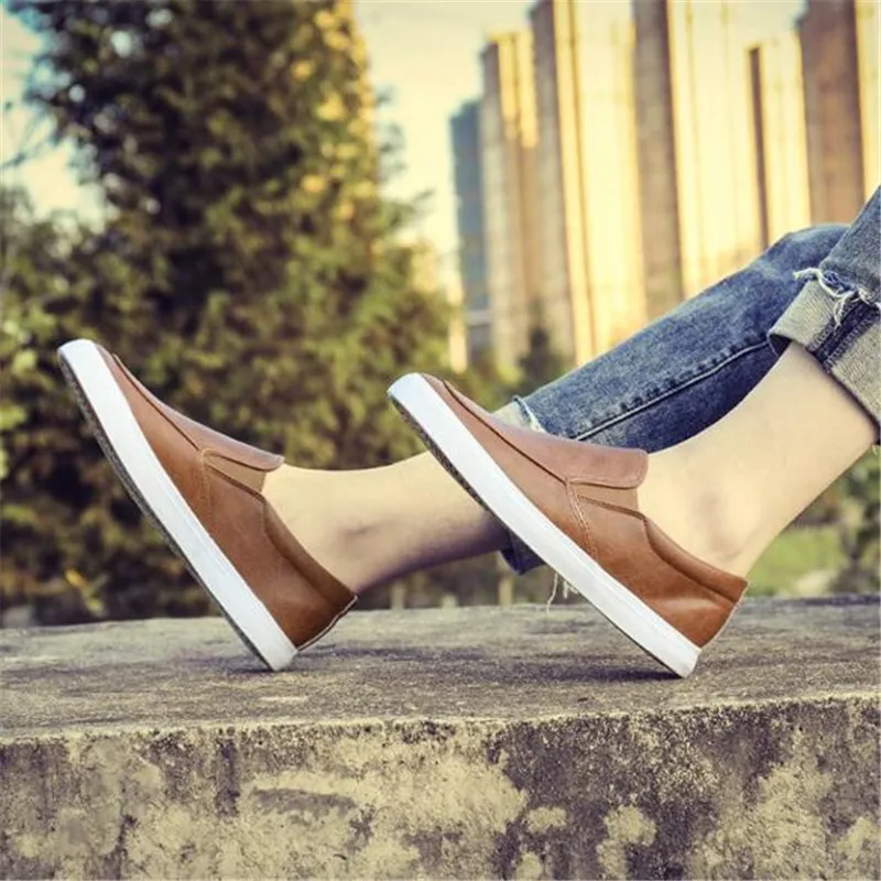 Мужские лоферы на плоской подошве мокасины из искусственной кожи Белые слипоны