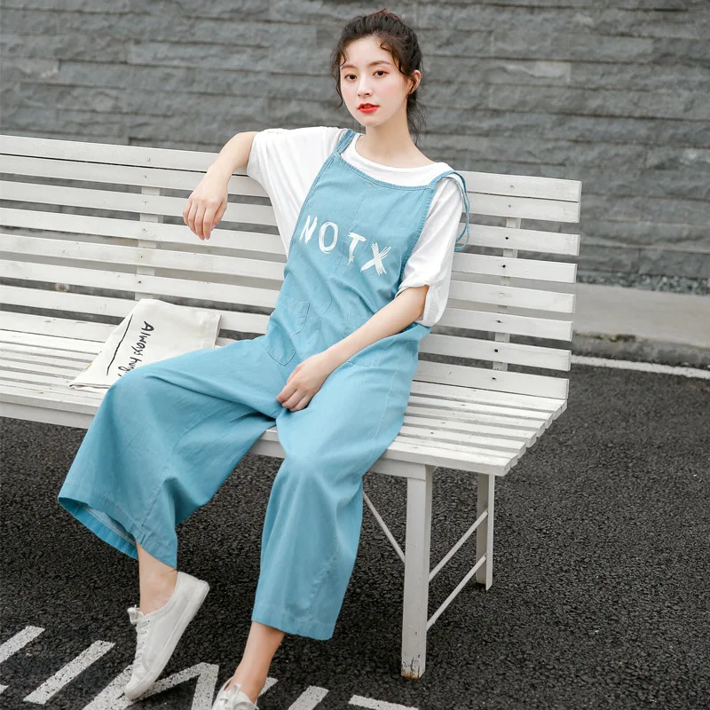 Женский джинсовый комбинезон на тонких бретельках синего цвета | Женская одежда