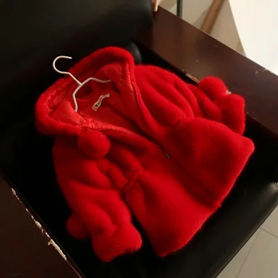 red Зимнее пальто с мехом для девочек от 2 до 10 лет, милые Куртки с помпонами из искусственного меха кролика для маленьких девочек, пальто плотная парка эксклюзивная детская одежда - Цвет: red