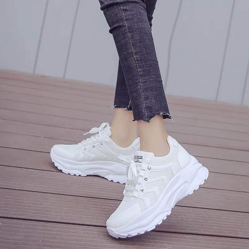 2019 Женская обувь в Корейском стиле повседневные Модные женские кроссовки на