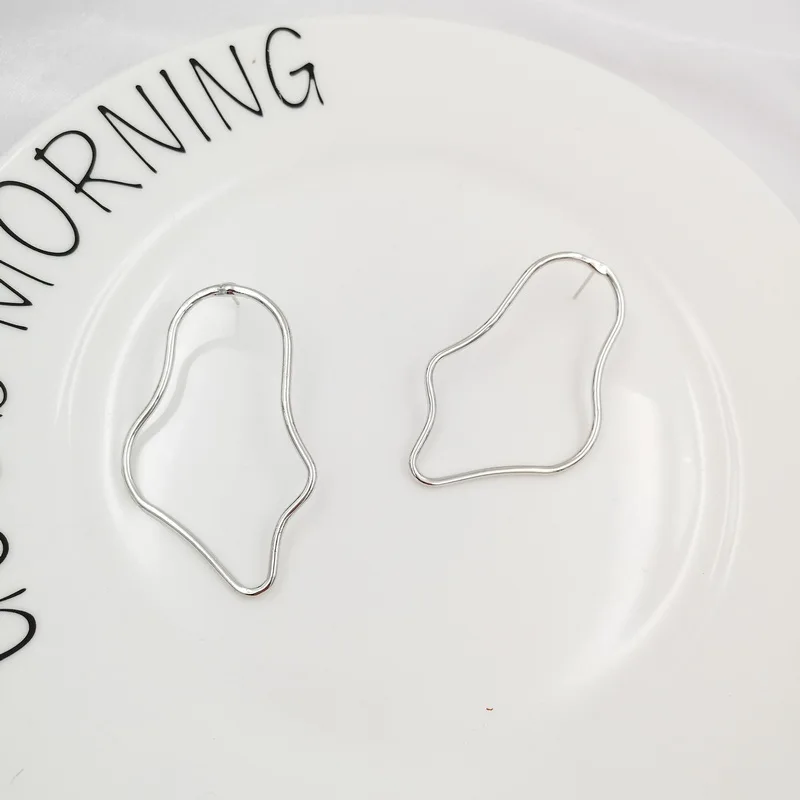 Simple Design Twisted Geometric Earrings for Women Fashion Hollow Out Big Stud New Brincos Christmas Gifts A-Y8 | Украшения и