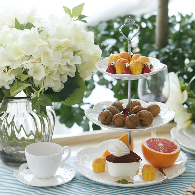 Free shipping. Continental Japanese ceramic tableware creative relief three white dish fruit cake plate | Дом и сад