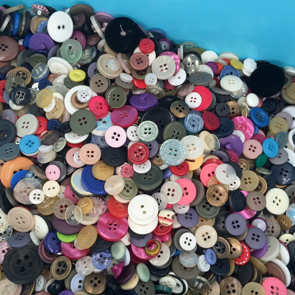 Cheapest 50g/bag Mixed Color/Size/Material Random Wooden Metal Plastic Buttons Accessories for Bag Shirt Clothes Handmade Sewing | Дом и сад