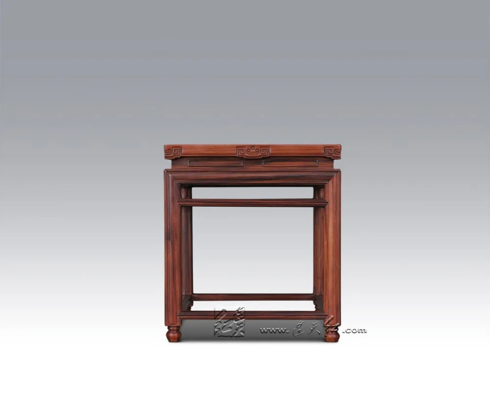 Маленький квадратный деревянный стул резные нефритовые бусины на краю скамейки