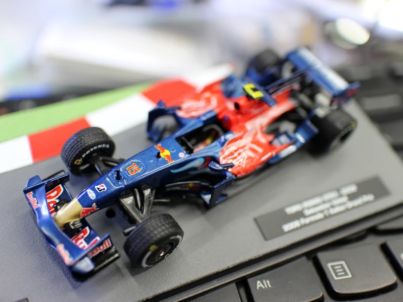 Литая Игрушечная модель 1:43 TORO ROSSO STR3-2008 Sebastian Vettel 2008 Формула 1 гоночный автомобиль модель автомобиля для подарка, украшения