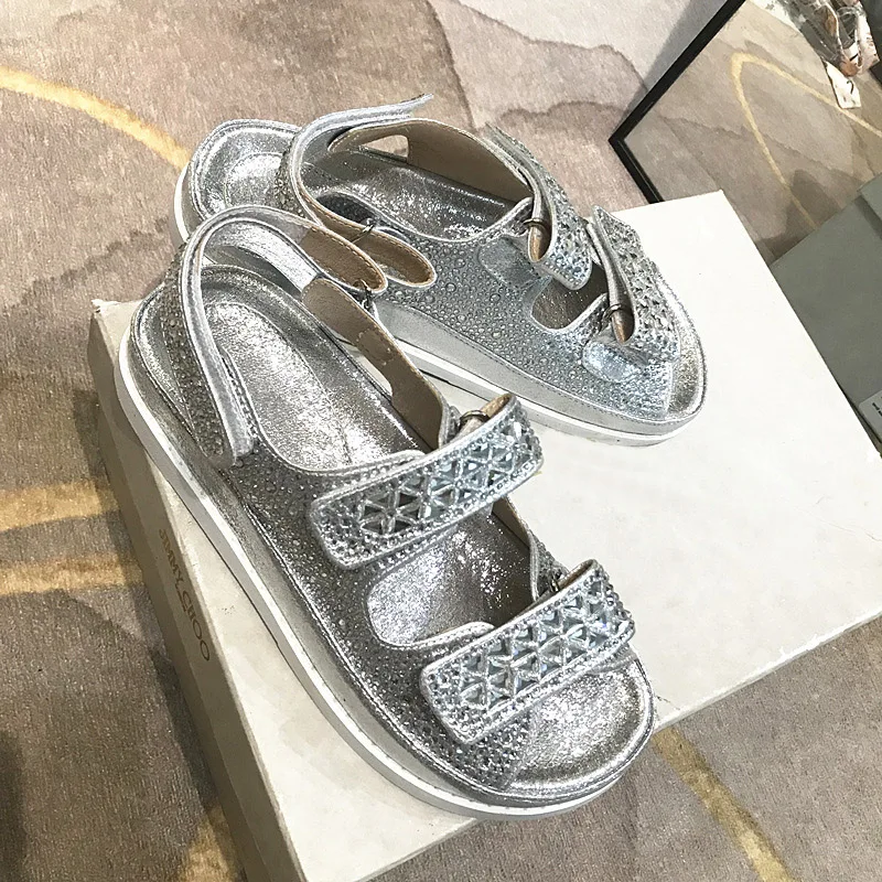 Sandalias mujer/ г.; обувь; женские босоножки на платформе со стразами; шикарные пляжные сандалии с кристаллами; обувь с открытым носком; chaussures femme; Цвет Серебристый