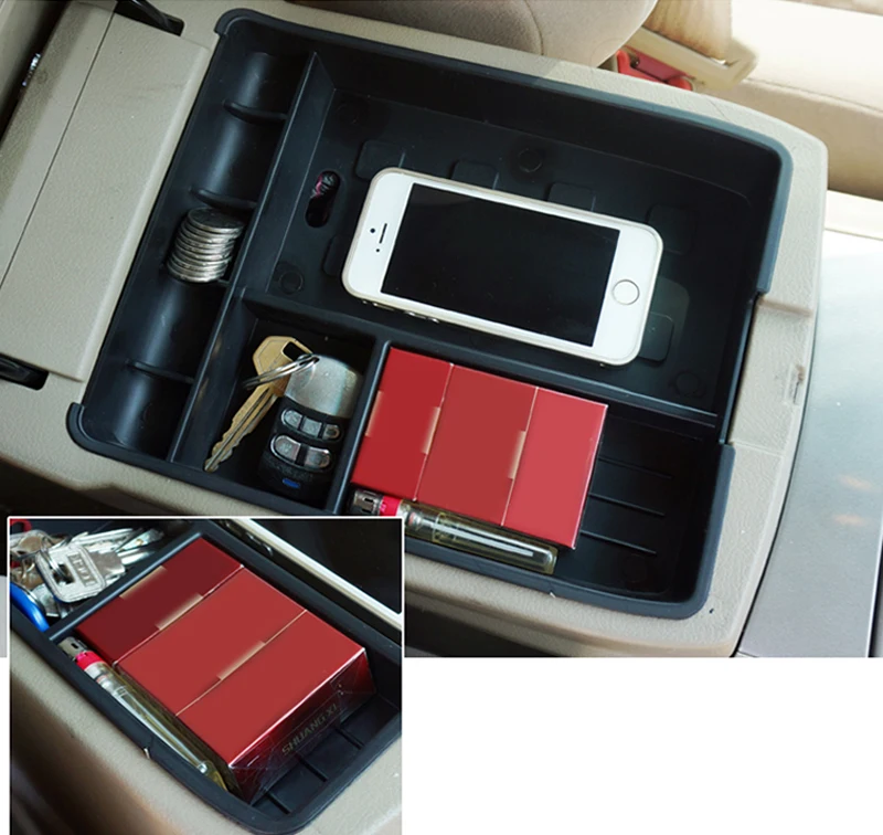 Черный контейнер для хранения с центральным подлокотником и аксессуарами