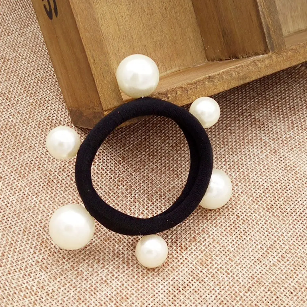 Женская резинка для волос черная эластичная с белым жемчугом 1 шт.| |