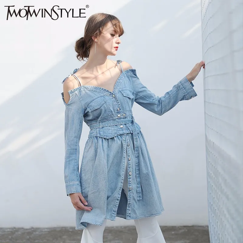 TWOTWINSTYLE джинсовое платье с открытыми плечами и поясом туника на подтяжках женские