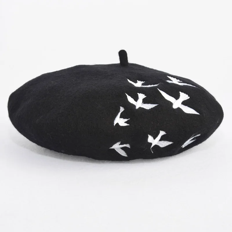 Повседневный женский берет с принтом ласточки Черный вышивкой 100% шерсть Кепка