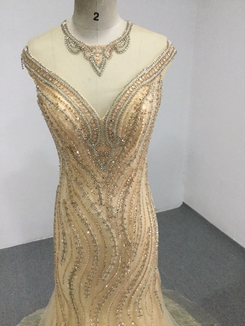 CloverBridal шикарное блестящее Золотое Платье русалки с бусинами, импортное праздничное платье с кружевом+ фатиновая Иллюзия сзади