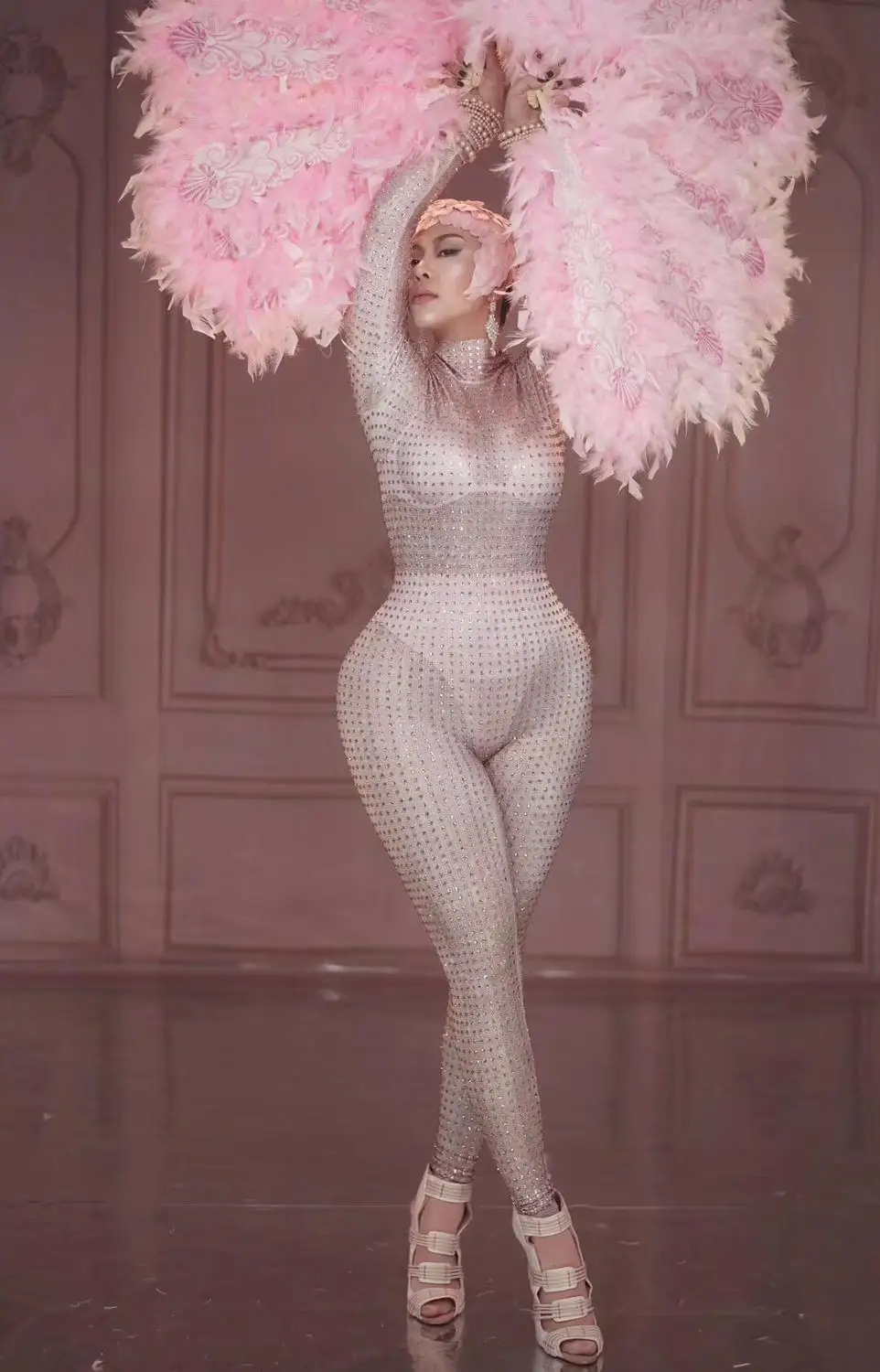 Женский розовый блестящий сексуальный комбинезон со стразами боди для