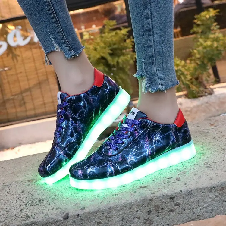 Светящиеся кроссовки Светодиодный Мужская и женская обувь Зарядка через usb