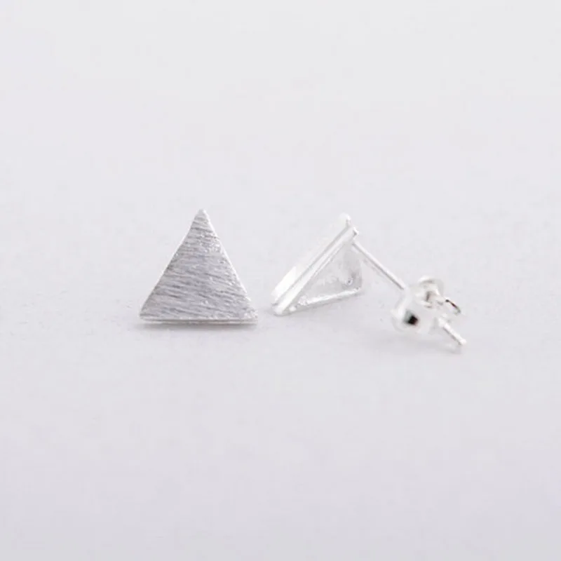 Оптовая продажа 30 пар модные матовые треугольные геометрические серьги-гвоздики