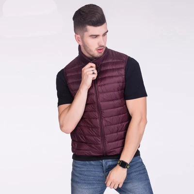Wine red Новинка Осень Зима Мужские Пуховые жилеты 90% белый утиный пух ультра светильник без рукавов куртки пальто портативный Повседневный жилет для мужчин - Цвет: Wine red