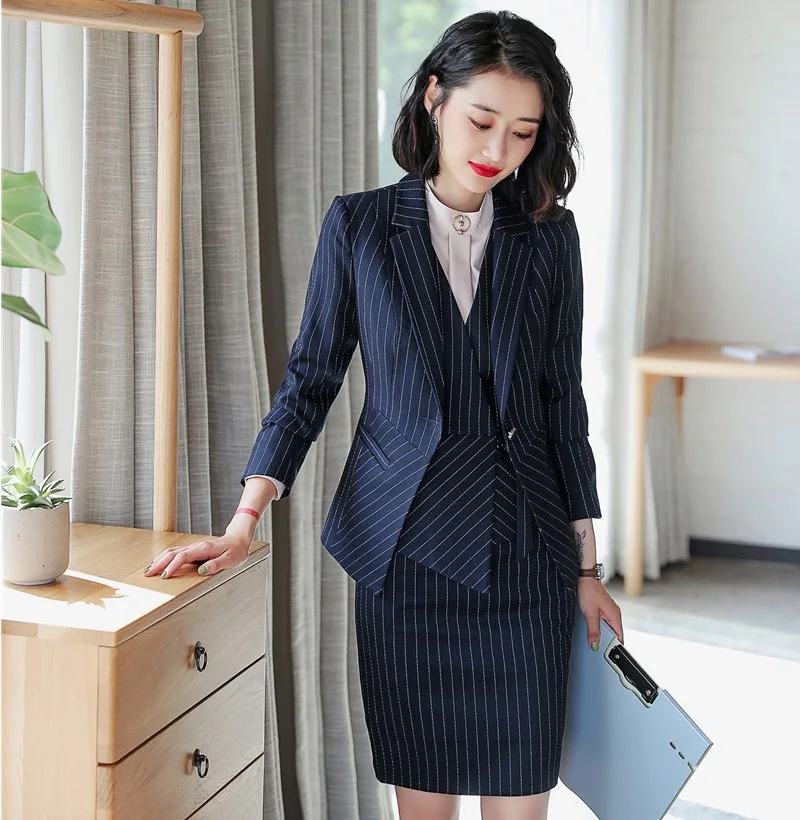 Деловой костюм из 3 предметов профессиональный деловой с курткой и юбкой жилетом