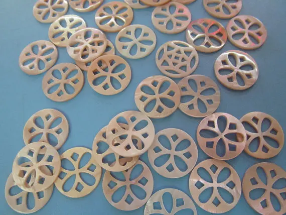 

Mop shell top quality 12pcs 17-25mm Genuine MOP Shell ,Pearl Shell Pink balck pink filigree round Carved spacer beads