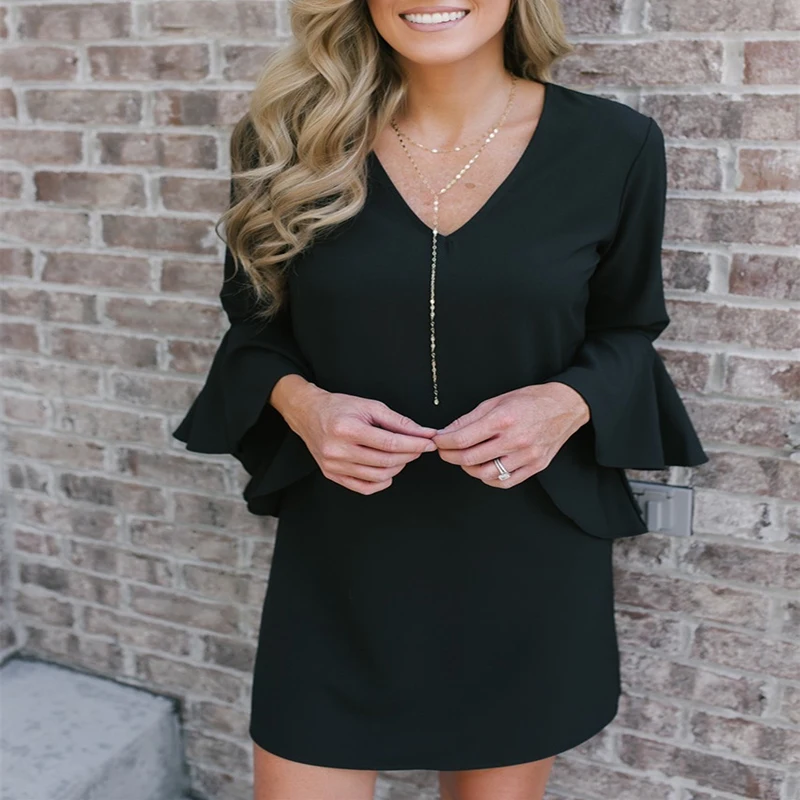 

2018 European and American hot new long sleeve pure color loose horn sleeve fashionable black dress sexy dress