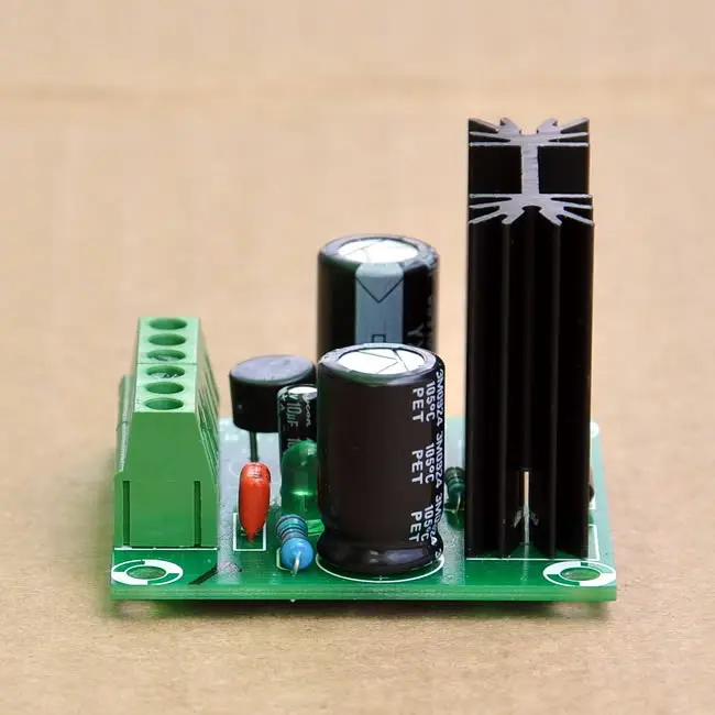Напряжение печатная плата регулятора для LM317 или 78xx серии IC