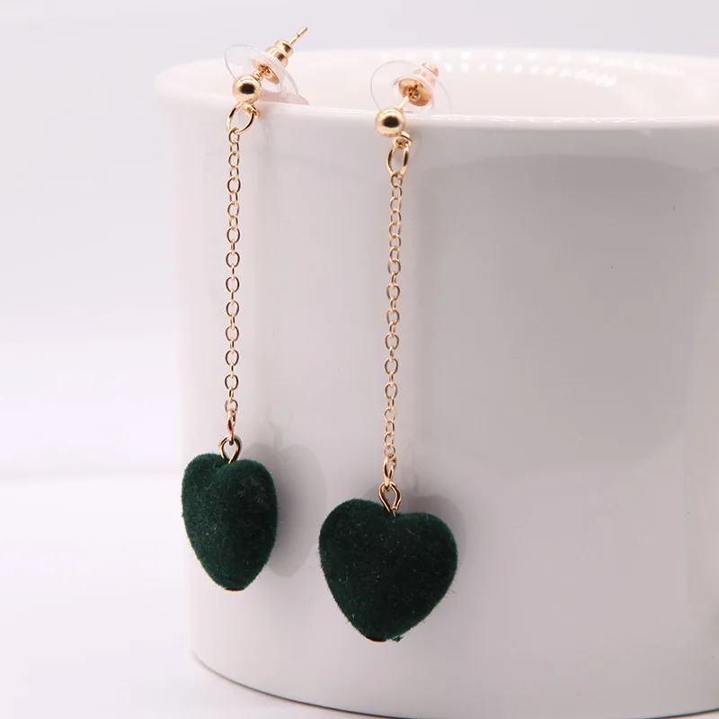 В форме сердца красный черный плюшевый шар Висячие серьги для женщин Корейская