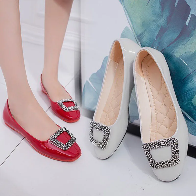 Туфли на плоской подошве для Для женщин Slip-On квадратный носок красный кристалл