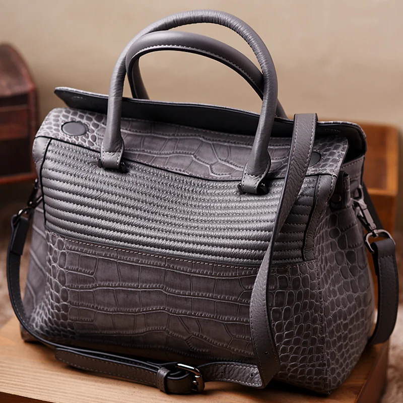 Женская вместительная сумка из натуральной телячьей кожи аллигатора и