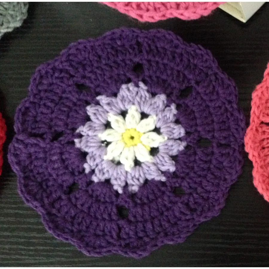 Украшение ручной работы вязанный цветочный подстаканник цвет шерсть Doilies круглый коврик для кофейных чашек 18 см 24 шт/партия свадебный подарок DIY реквизит
