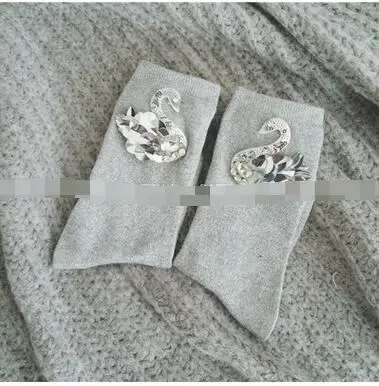 Light grey Блестящие носки 1 пара/лот популярные осень-зима носки с блестками Ретро ручной работы Лебедь дрель корейский модный тренд серебряные сваи кучи носки - Цвет: Light grey