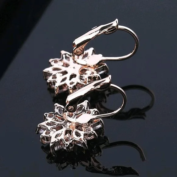 Серьги с цветами покрытые розовым золотом кубический цирконий гипоаллергенные