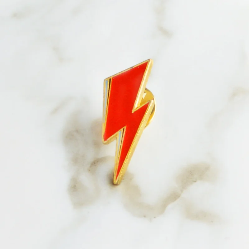 

Attack On Lightnin Pins Aladdin Sane Lightning Bolt Bagdes Brooches Lapel pins Jackets blouse backpack accessories Bowie Jewelry