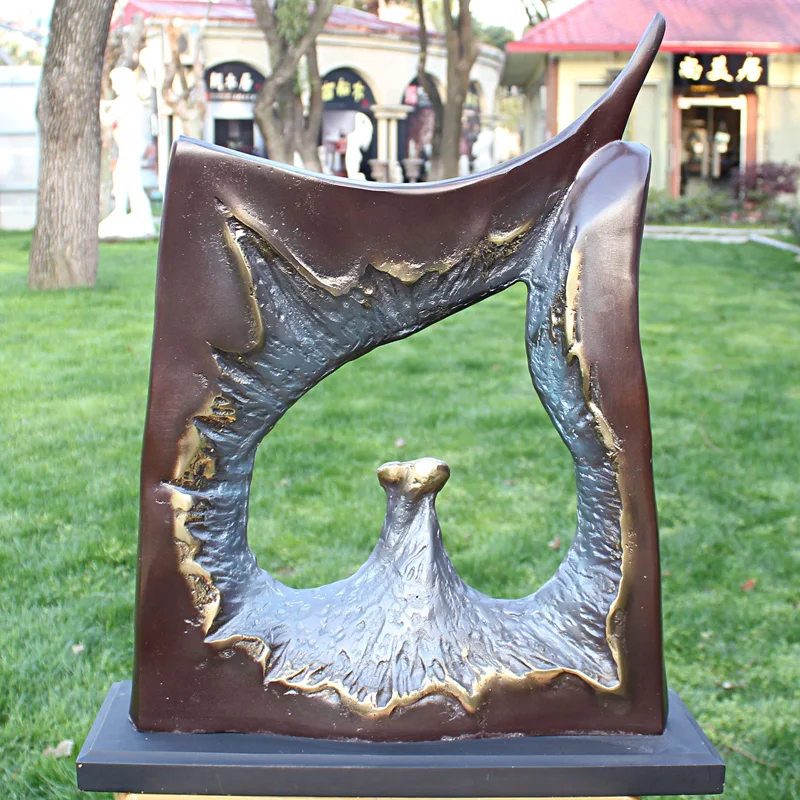 С медной бронзовой скульптурой искусство ремесла сердце как украшение домашнего