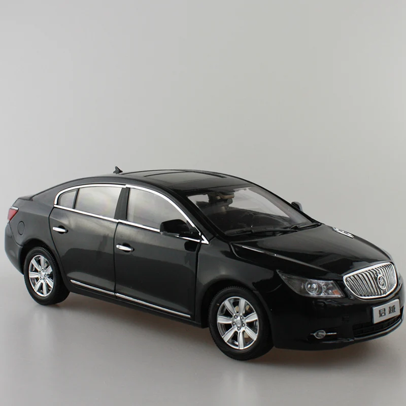 1:18 литая под давлением модель для GM Buick Лакросс 2009-2012 черный седан игрушечная