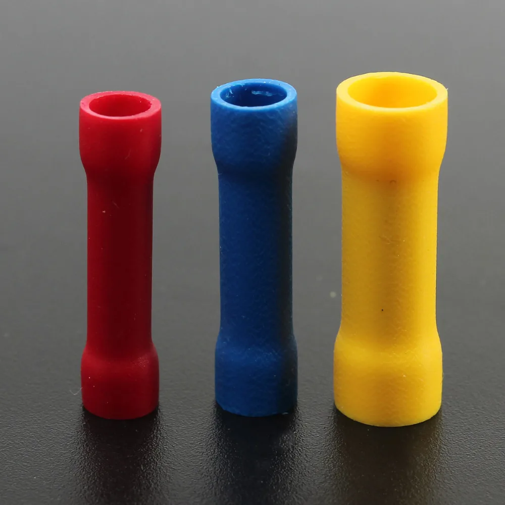 Электрические инструменты желтого синего красного цветов 50 шт. изолированные