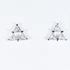 Серьги-гвоздики серебристого цвета с прозрачными фианитами