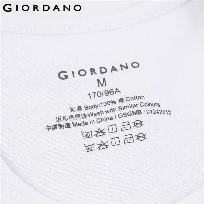 Giordano майка slim fit выполнена из двухсекционного хлопка с U образным вырезом имеется