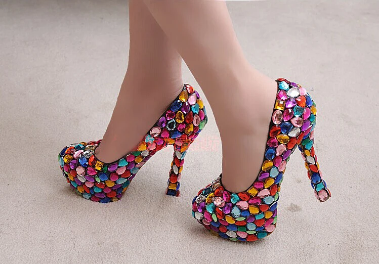 Популярные свадебные модельные туфли модные разноцветные со стразами женские