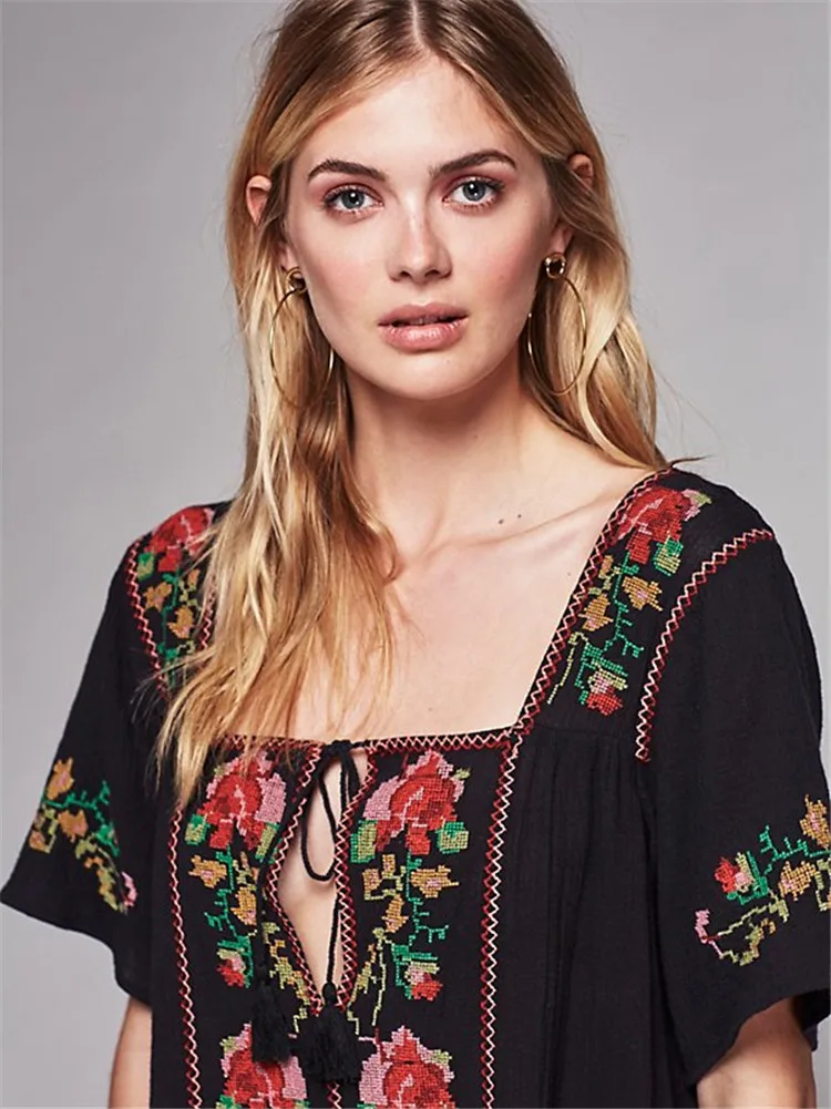 Винтажное черное элегантное платье в богемном стиле летнее с вышивкой мини