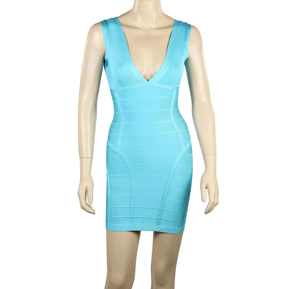 Женское трикотажное платье футляр светло голубое эластичное облегающее с