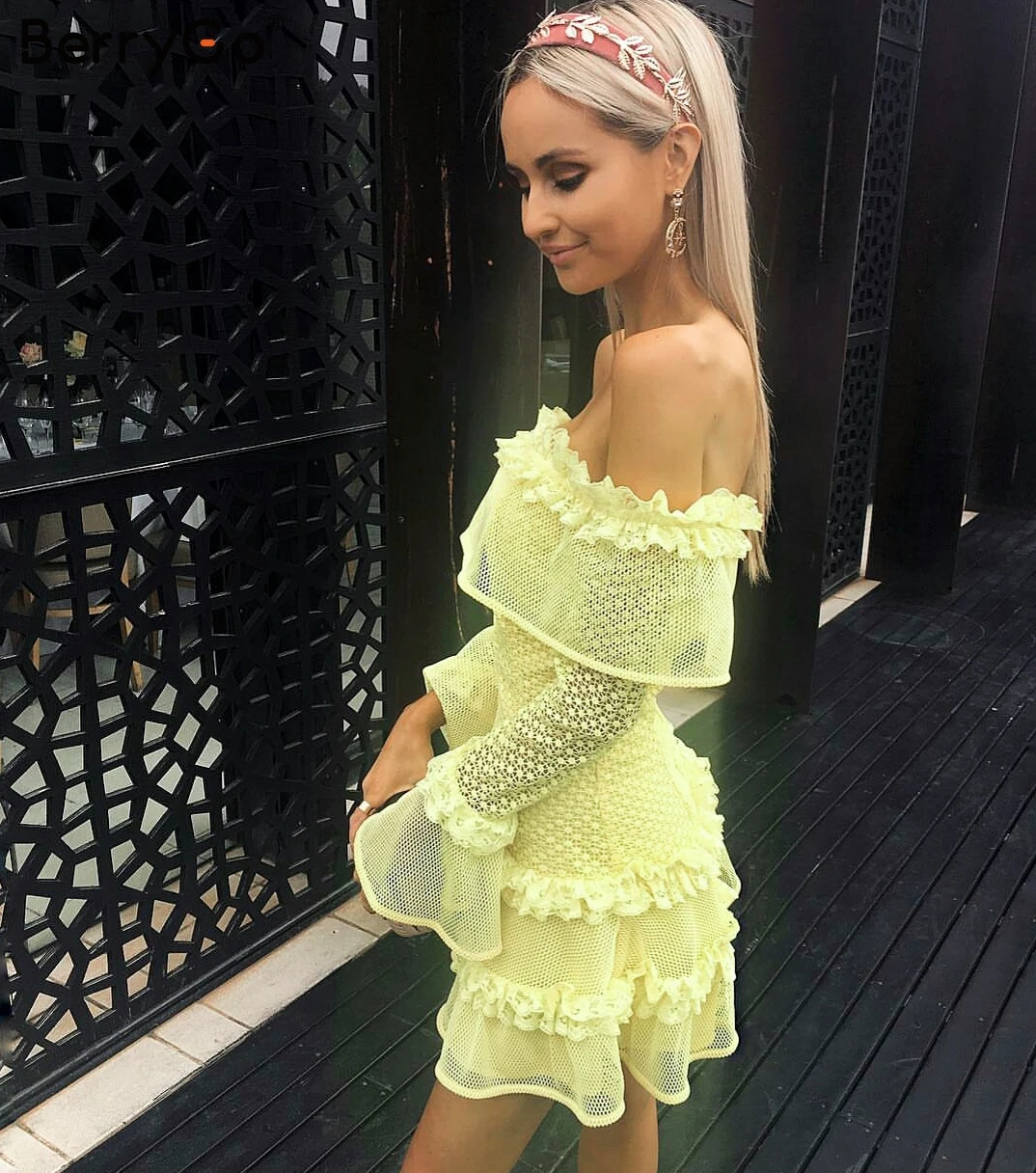 BerryGo с открытыми плечами кружевное платье оборками женское Открытое сексуальное