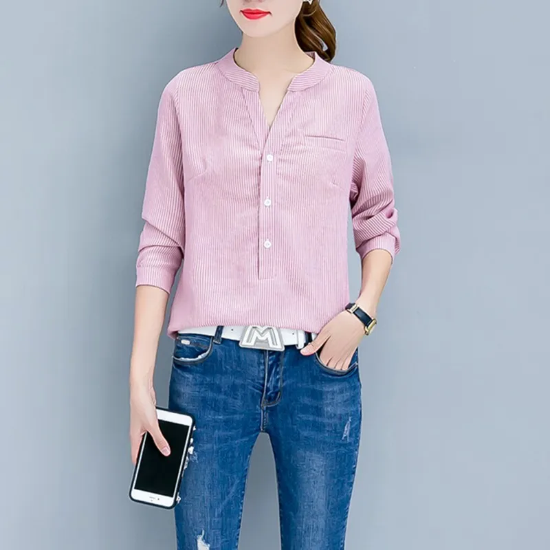 Женская блузка в полоску элегантная офисная с V-образным вырезом и длинными