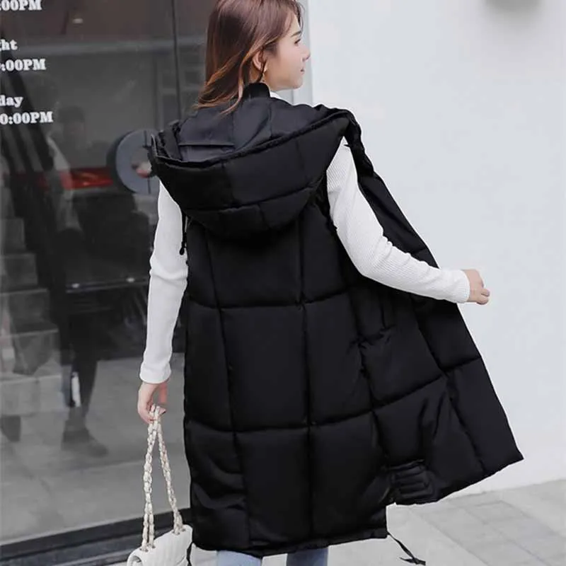 Женский хлопковый жилет без рукавов утепленный длинный с капюшоном большие