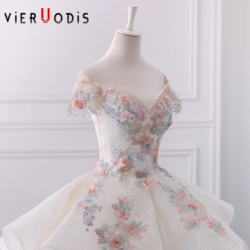 Свадебные бальные платья в стиле бохо с глубоким вырезом и рукавами крылышками