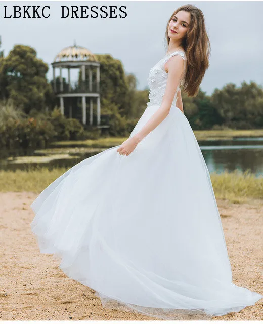 

Beach White Wedding Dress Sleeveless Vestido De Noiva Tulle Flowers Robe De Mariee Elegant Lace Wedding Dress 2018 Floor Length