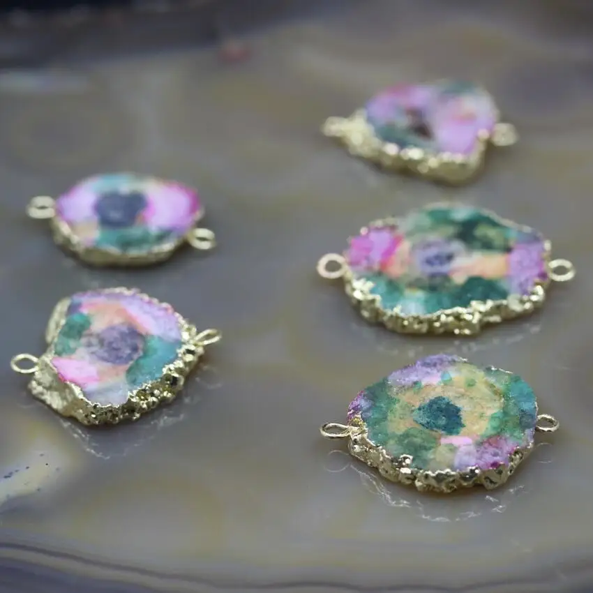 

5 шт./лот, Радужный цвет Солнечный Кварц Drusy Geode плиты золотые края соединители подвески, сырой Солнечный цветок Друза Nugget подвески ювелирные изделия