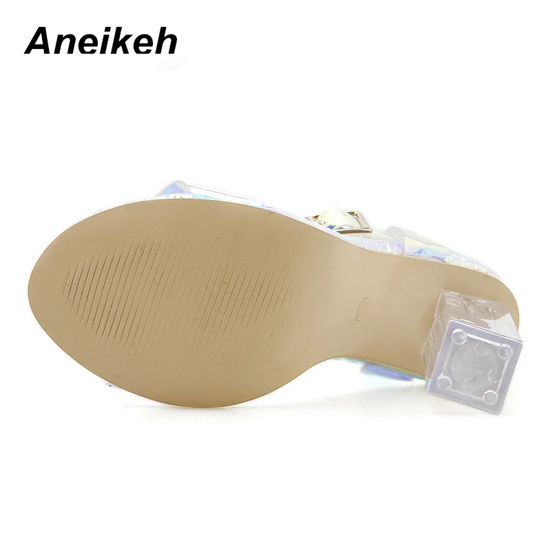 Aneikeh/ Новинка pvc женские босоножки прозрачная обувь на высоких квадратных каблуках обувь Для женщин Clear Стекло каблук круглый носок PU Silver размеры 35–42