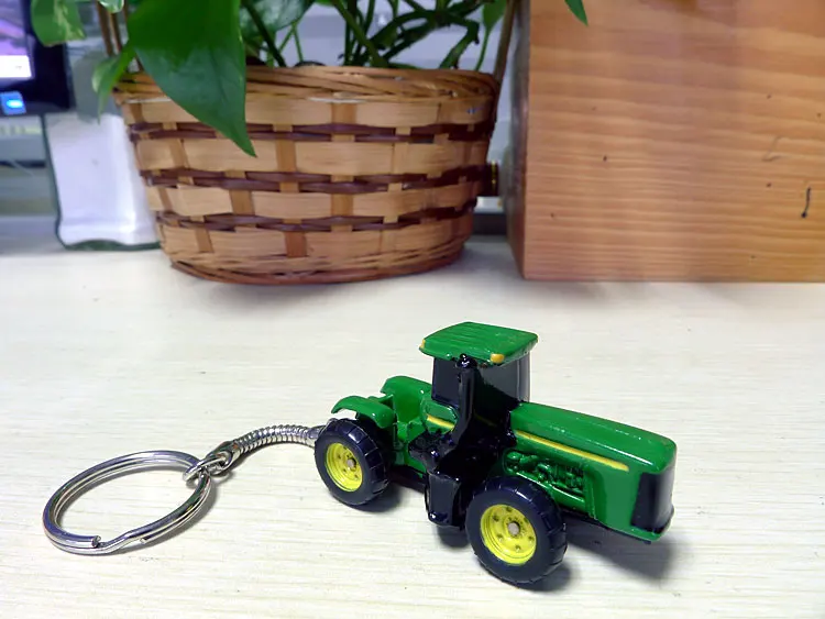 Брелок Deere 9630 в виде трактора креативный подарок подвеска для сумки золотой